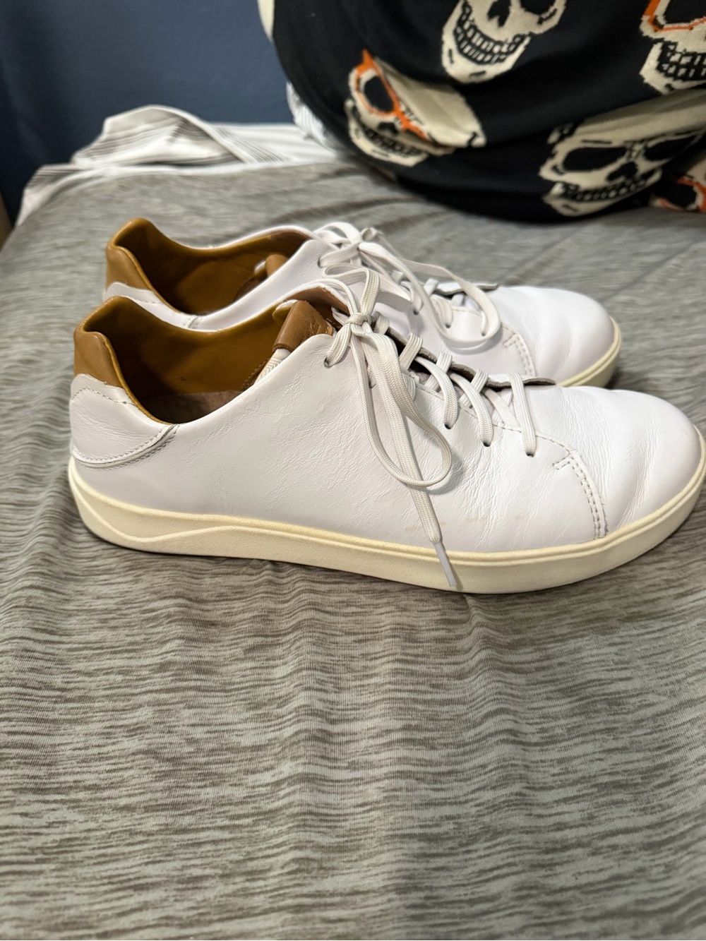 OluKai Lae’ahi Li’lli Men's White Leather Sneakers with Tan Lining - Picture 6 of 7